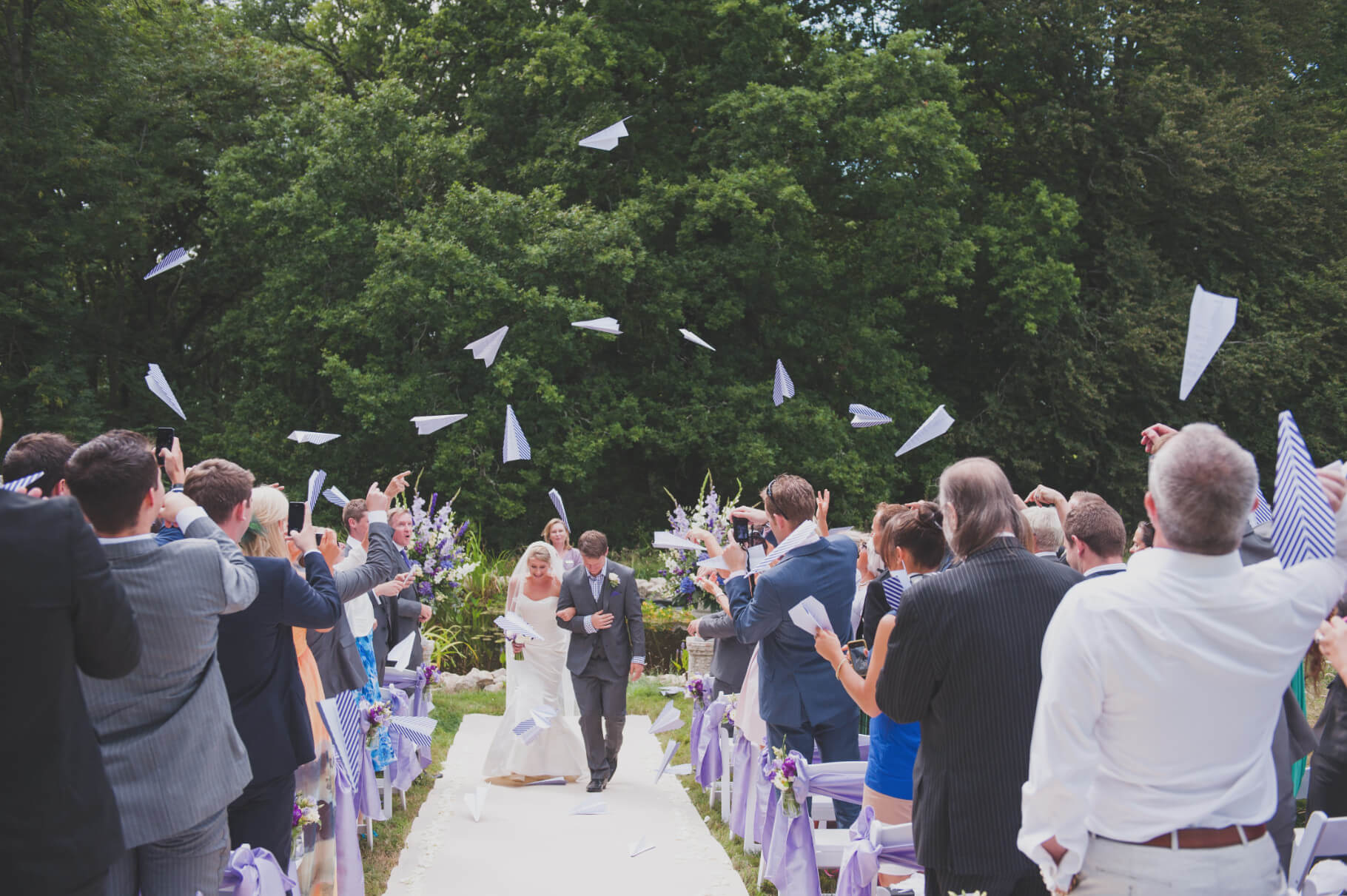 aeroplanes confetti wedding