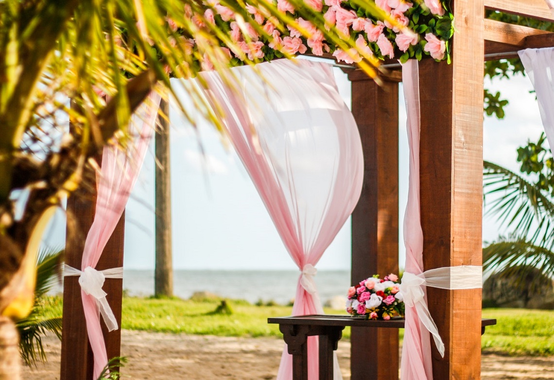 beach wedding with knight ceremonies