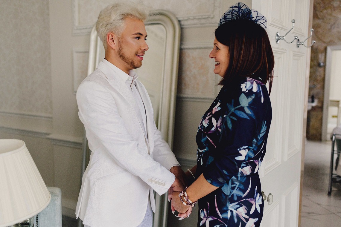 groom and his mum