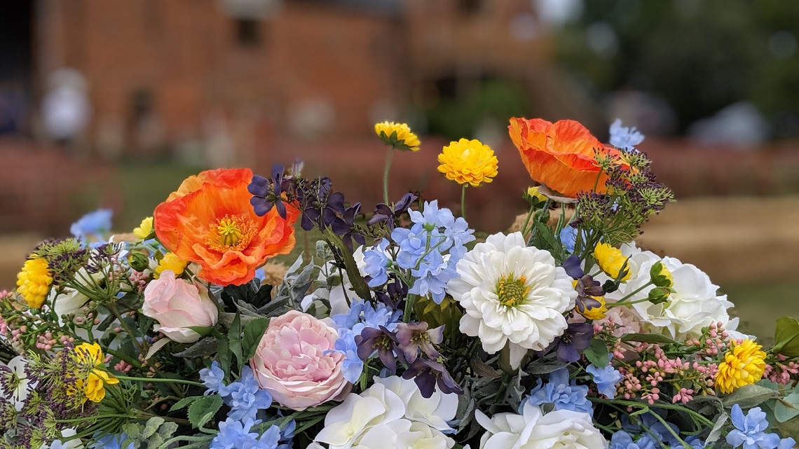 signing table florals